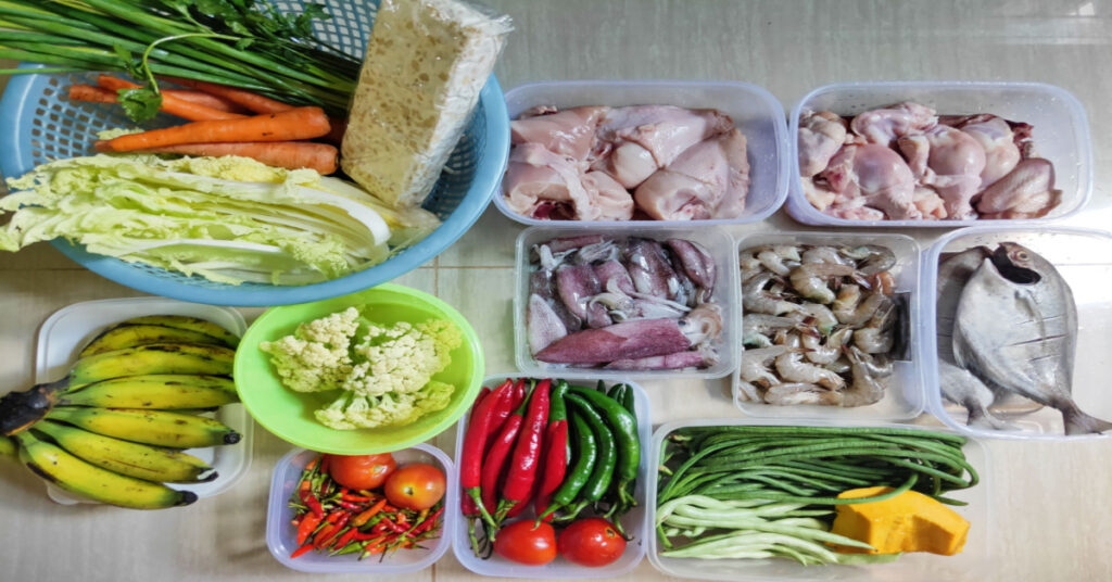 Image of food items, including a variety of vegetables, fruit, chicken, and fish | Food Traceability